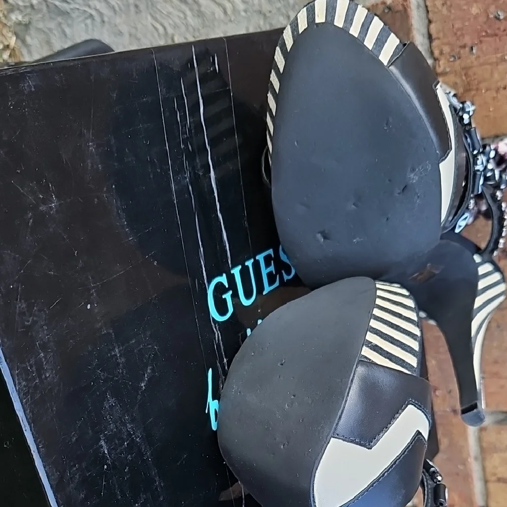 Guess Black and White Heels Elegant Design - Picture 3 of 5